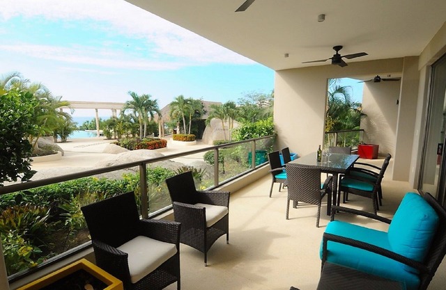 Condo Oceanfront étapes à la piscine et la plage!
