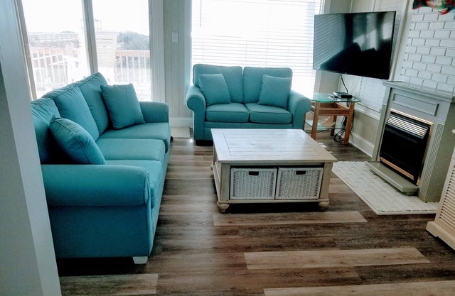 OCEANFRONT 4BR, 2 BA House at the Point!