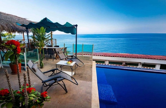 Oceanfront 5BR Up to 16 pax