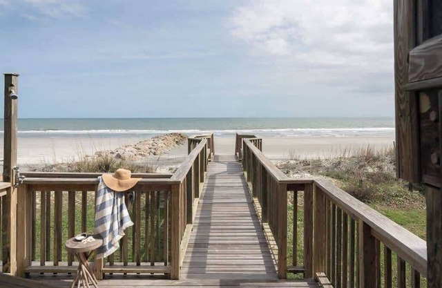 Oceanfront 7-bed home with grass backyard & grill