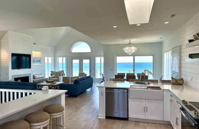 Oceanfront 8 bedroom/sleeps 20 with large gathering and outdoor areas