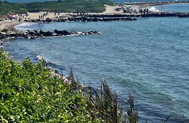 Oceanfront Beach Cottage For Rent in Point Judith!