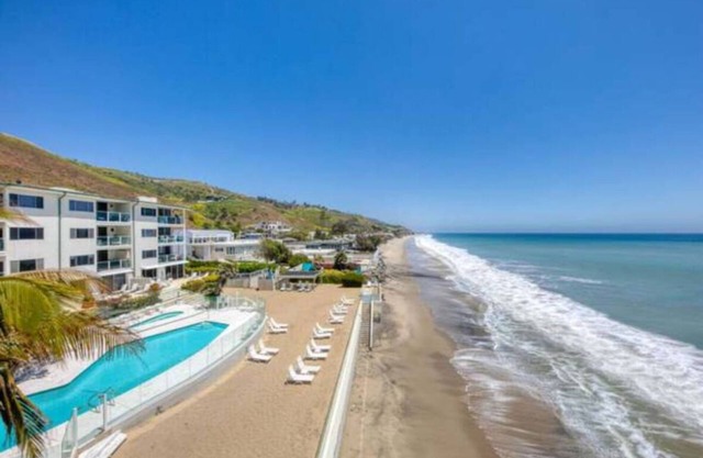 Oceanfront Bliss: Pool, Jacuzzi, No Highway Noise!