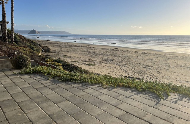 Oceanfront Cayucos Cottage on the sand