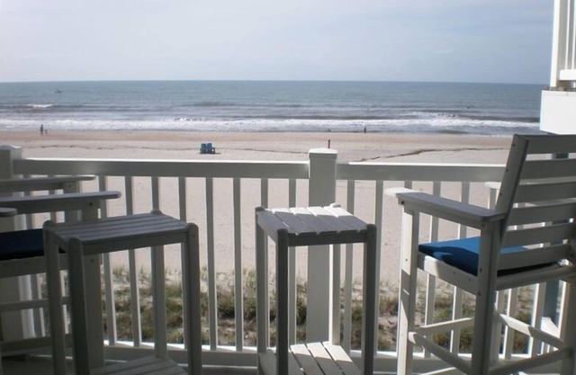 Condo en bord de mer avec piscine et bain à remous
