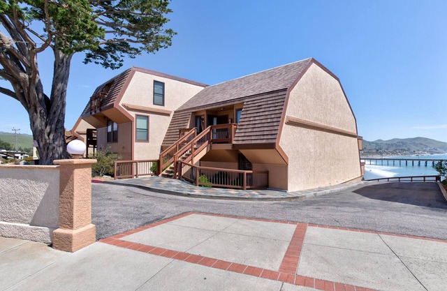 Oceanfront Condo surplombant la jetée
