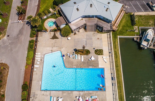 Oceanfront Condo- WiFi, piscine, rampe de bateau et quai