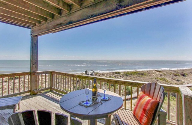 Oceanfront condo with incredible views, pool access, washer/dryer & AC