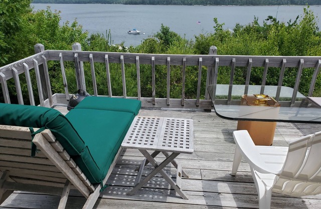 Majestic Oceanfront Cottage avec une vue imprenable sur les montagnes de l'Acadie et l'océan