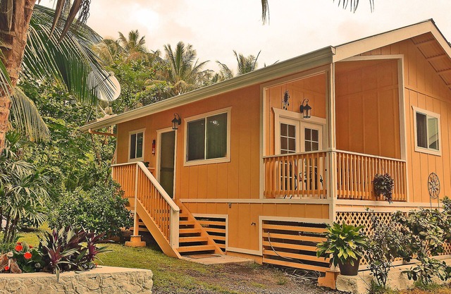 Cottage Oceanfront w / AC @ Kehena Beach, Hawaii