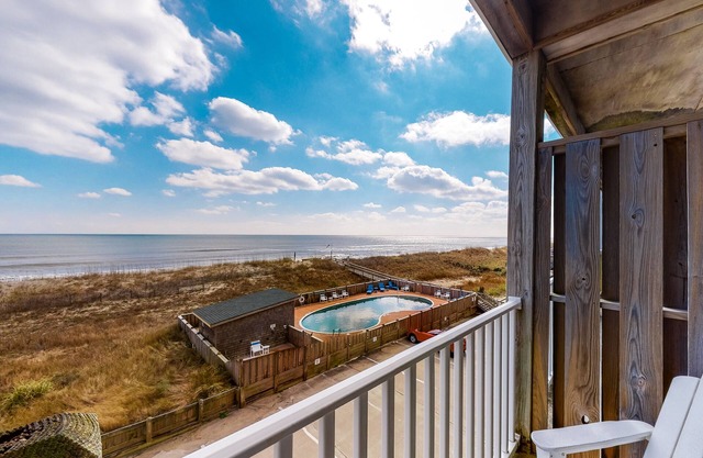 Oceanfront, dog-friendly condo with ocean view, pool & central AC