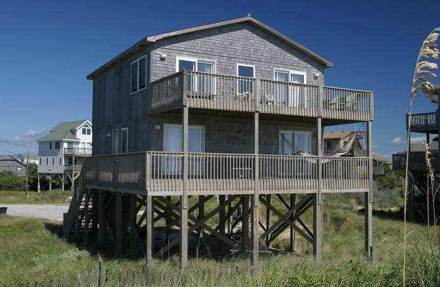 Oceanfront, Dog-Friendly House w/Central AC, Free WiFi, Shared Pool, Private W/D