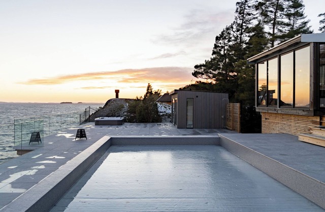 Oceanfront Escape with Sauna & Jacuzzi