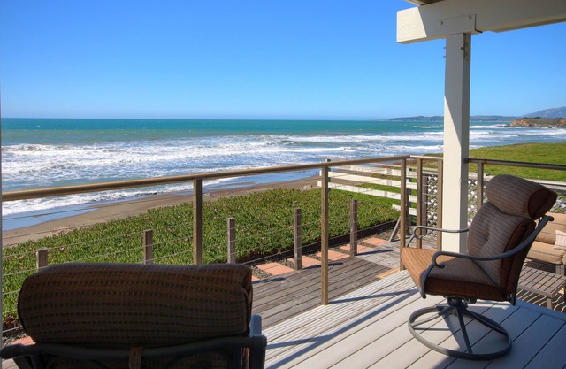 Oceanfront Escape: 4 BR, 3 BA Condominium à San Simeon, pour 10 personnes