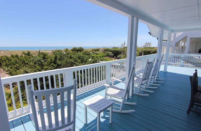 HAVEN OCEANFRONT: Votre escapade parfaite attend dans ce chalet de plage classique !!