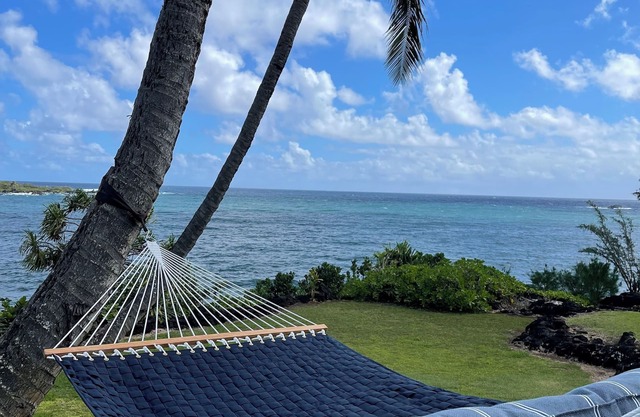 Amazing Hana Bay Beach Cottage Location! 5-Minute Walk to Hana town & beaches!