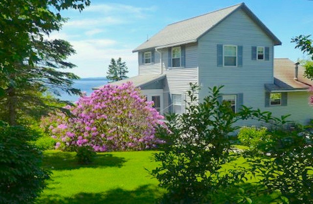 Oceanfront Home Overlooking Penobscot Bay, Castine Maine. L'histoire abonde!