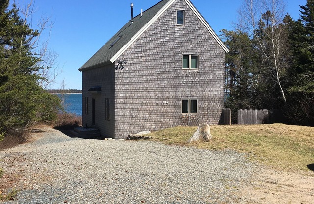 Oceanfront Maine cottage avec de superbes vues et un cadre tranquille
