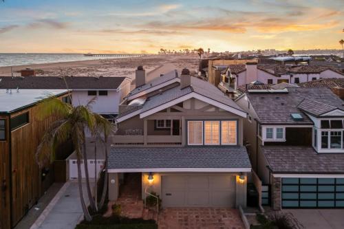 Oceanfront Home Walk to Balboa Pier Scenic Views Balboa Peninsula Point by AvantStay