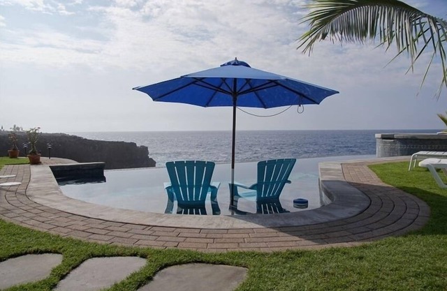 Oceanfront Home avec piscine à débordement et spa «The Cove at Milolii»
