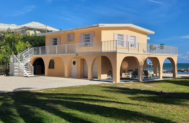 Oceanfront Beach House Avec Protégé Canal Dockage, B. Y. O. bateau