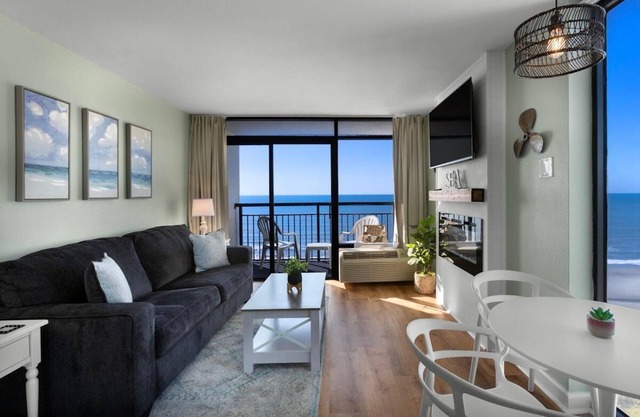 Oceanfront Luxury King Efficiency: w/ Breakfast
