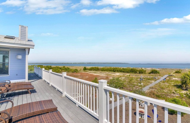 Oceanfront Newly Appointed Home, You will Love "Naut Too Shabby"