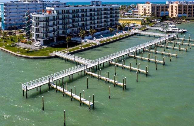 Oceanfront Paradise - Steps from Miami's Glam South Beach