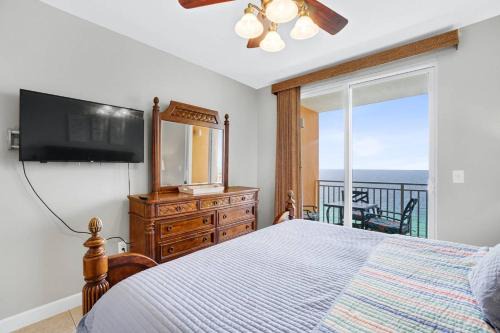 Oceanfront Penthouse CornerUnit 1950sf with beach service