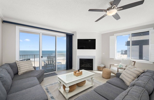 Oceanfront Penthouse Condo, OCMD Boardwalk, Breathtaking Views, Sleeps 12