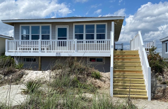 Magnifique chalet sur le front de mer de la plage de Holden pour les familles!