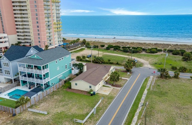 Oceanfront Private Beach House w/Private Hot Tub + Free Attraction Tickets!