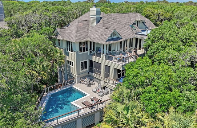 Oceanfront, private boardwalk and pool