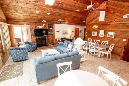 OCEANFRONT, Private Beach Access, Gas Fireplace, Ocean Views, WL933, Tale of the Whale