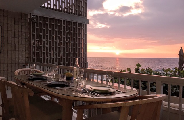 En bord de mer, rénové et accessible Downtown Kona - Belle vue sur l'océan! 1er ét