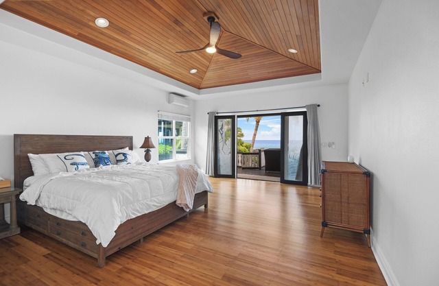 Oceanfront Retreat w/Sunset Views & Paddleboards