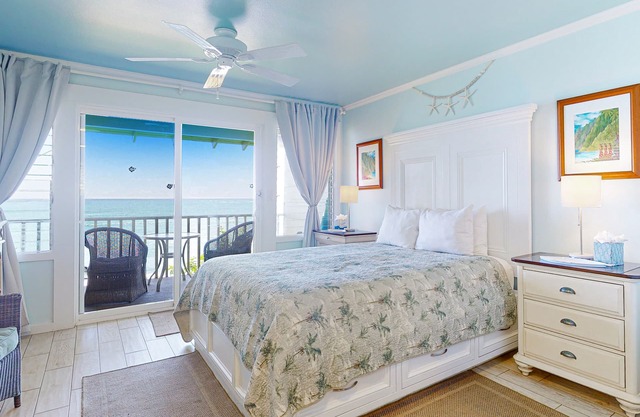 Oceanfront second-floor condo - amazing ocean views, pool, walk to restaurants