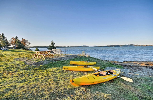 Oceanfront Sullivan Cottage sur 6 acres w / Kayak!