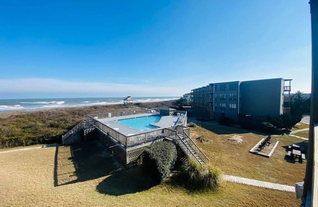 Oceanfront SunSational Setting2 In heart of Duck