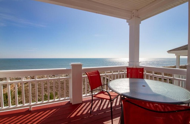 Oceanfront Townhouse with Pool