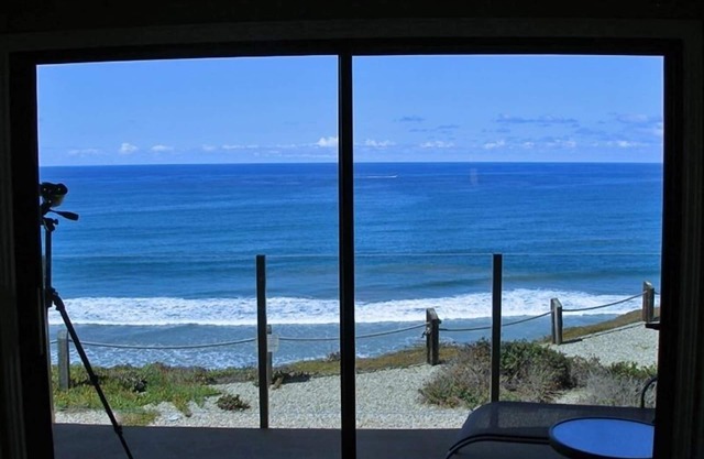 Oceanfront! Vue dégagée - unité de coin - entièrement rénovée