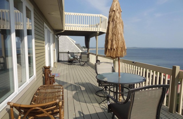 Oceanfront Villa, A / C, TV câblée, WiFi gratuit 2 ponts, grill extérieur, animaux acceptés
