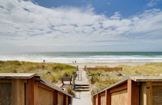 Oceanfront Watsonville Condo w/ Beach Access!