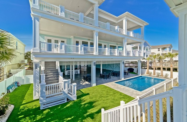 Oceanfront 12 bdrms / 13 bthrms Pool Elevator Wedding-Friendly