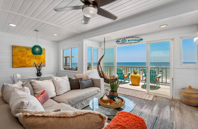 Oceanfront with Hot Tub, BBQ, Private Beach, Dog Friendly