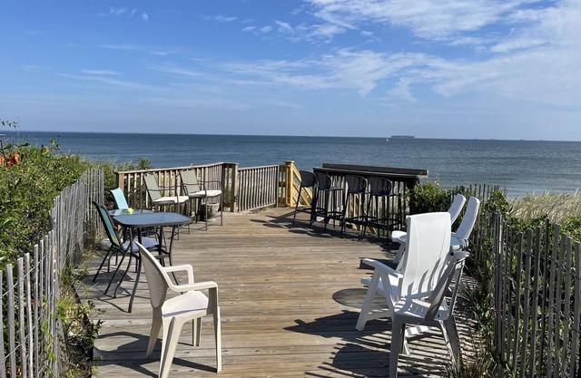 Oceanside condo w/ private beach access 2BD/1 Full, 2 1/2 BA condo
