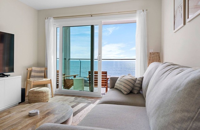 Oceanside Oasis: Oceanfront w/ Pool & Elevator