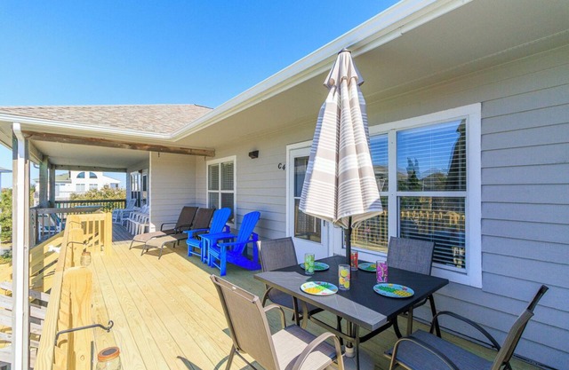 Oceanside Top Level Condo w/ Pool Views in Corolla