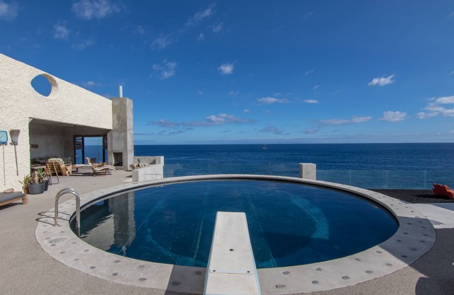 VILLA EXCLUSIVE, DESIGN, FRONT DE MER, 2 PISCINES