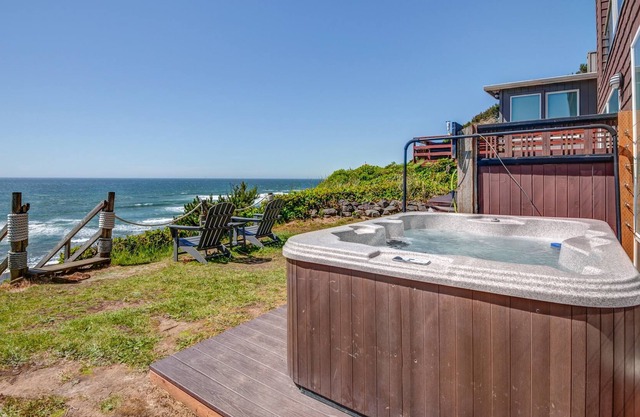Euro Suite 2 Bedroom with Hot Tub @ Olivia Beach Manor